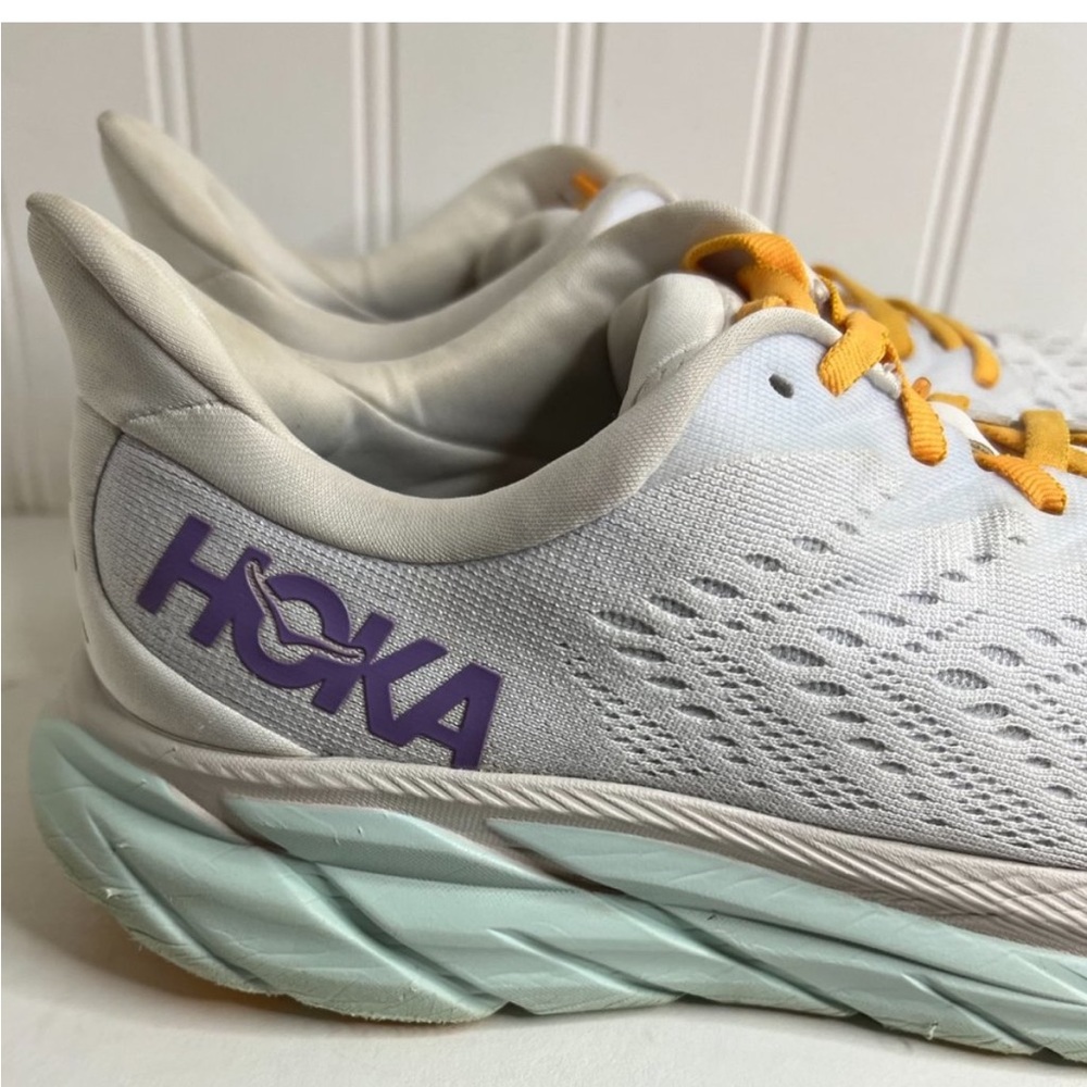 hokas